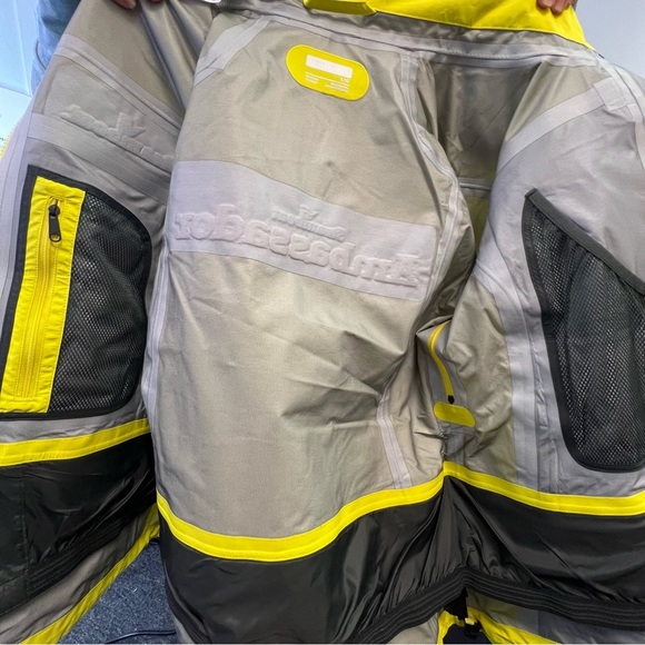 Marmot Women's Steamboat Ambassador First Tram Ski/Snow Jacket (L) Yellow - Picture 13 of 13